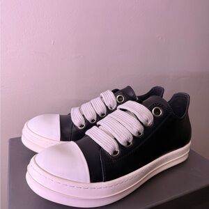 Black/Cream Low-Top Rick Owen’s